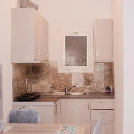 Rusha Family Apartment Qeparo