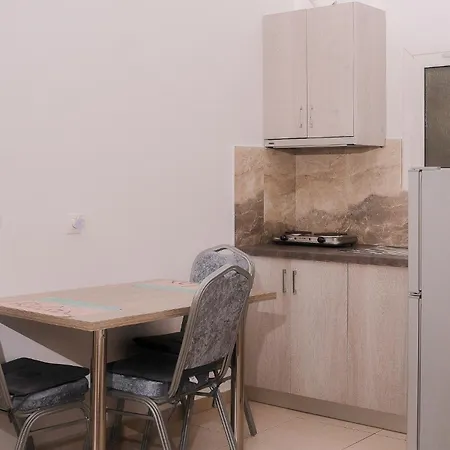 Rusha Family Apartment Qeparo